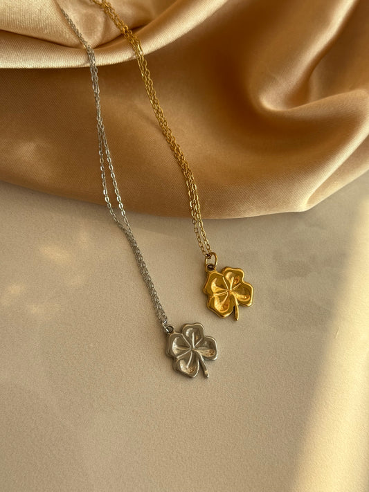 Çelik Yonca Çiçek Kolye