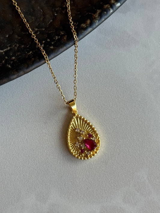 Yakut Taşlı Damla Kolye