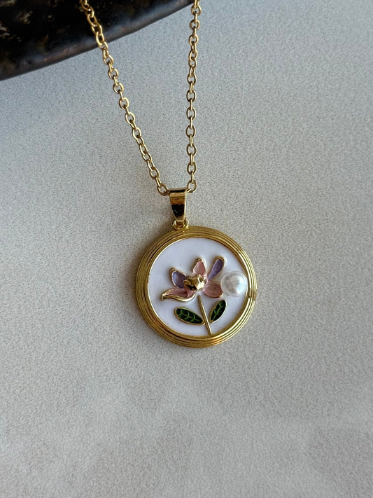 İncili Pembe Çiçek Kolye