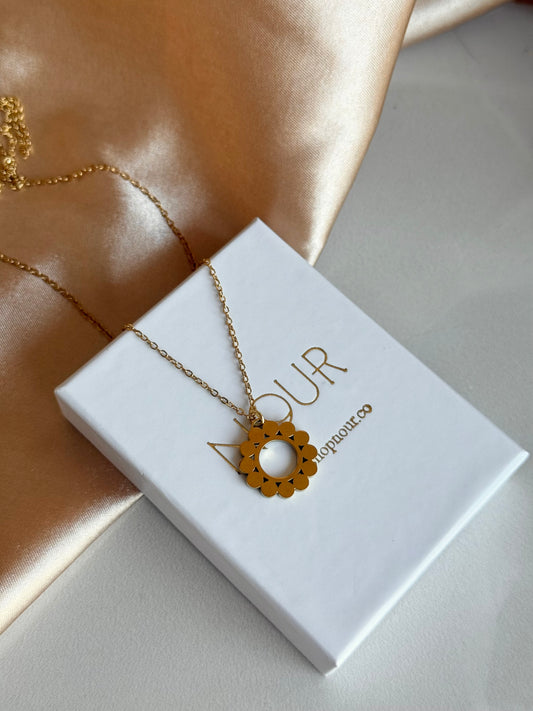 Çelik Çiçek Halka Kolye