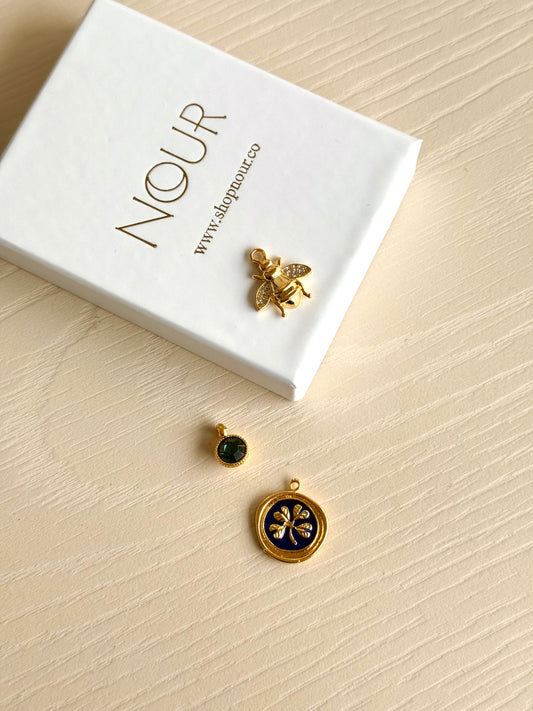 Yonca Arı Mavi Taş Charm