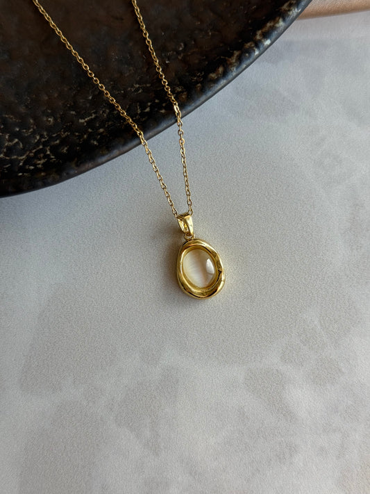 Oval Asimetrik Sedef Kolye