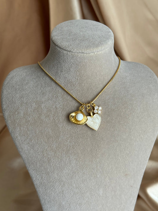 İnci Sedef Kalp Charm Kolye