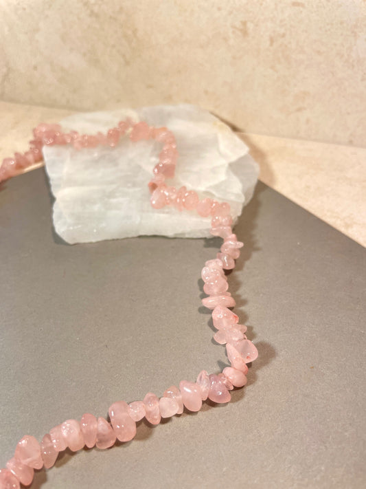 El Yapımı Pembe Kuvars Kırık Taş Kolye