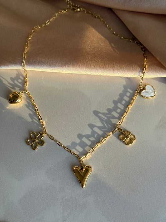 Çelik Kalp Çiçek Charm Kolye