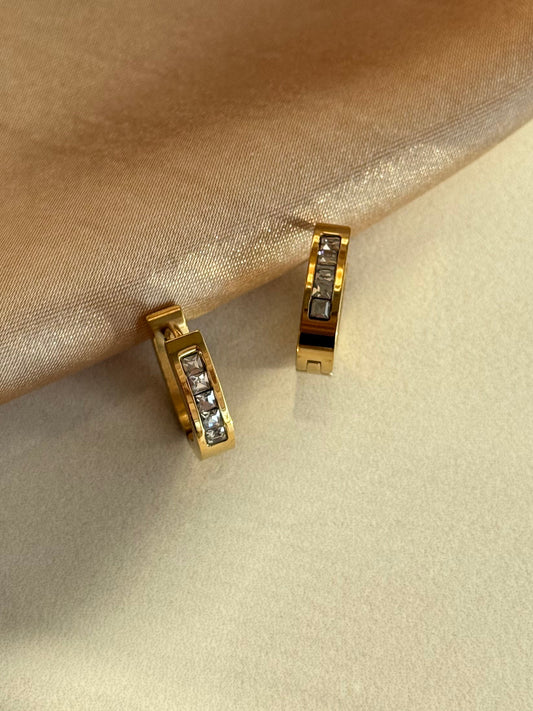 Çelik Oval Taşlı Küpe