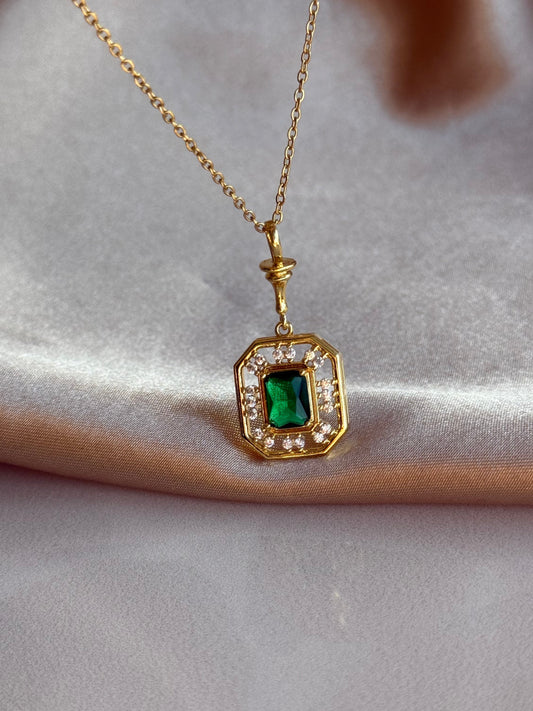 Zümrüt Taşlı Baget Kolye
