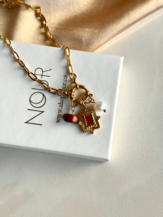 Çelik Kırmızı Charm Kolye