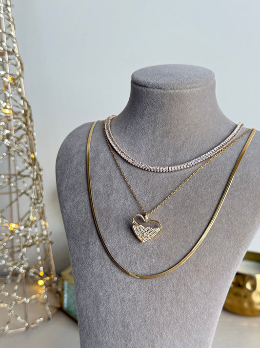 Baget Taşlı Kalp Kolye