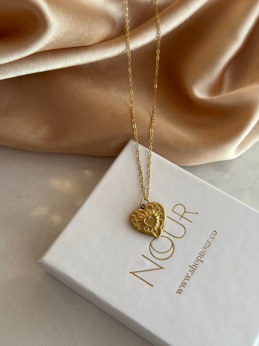 Çelik Desenli Kalp Kolye