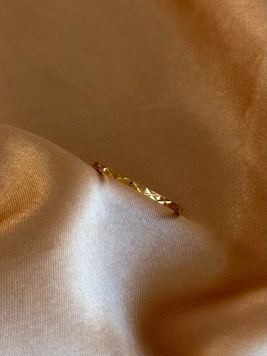 Çelik İnce Desenli Yüzük