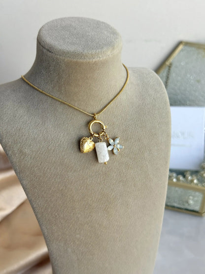 Ay Taşı Charm Kolyeler