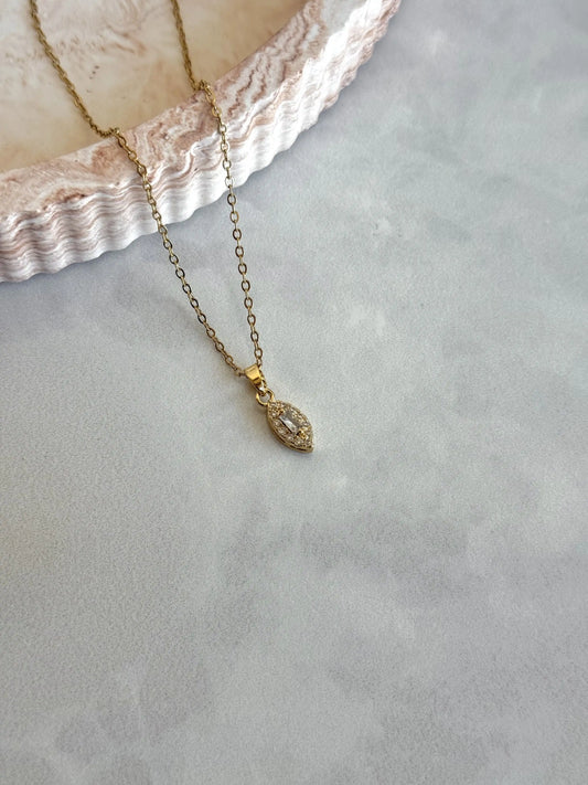 Oval Taşlı Minimal Kolye