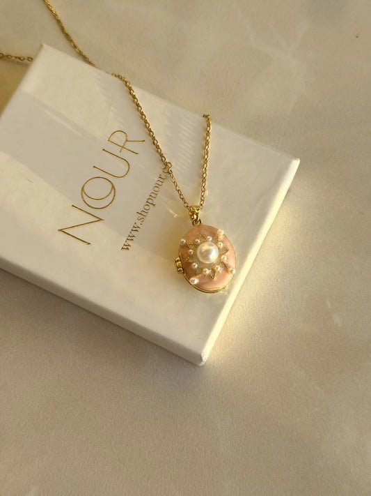 Pembe İncili Madalyon