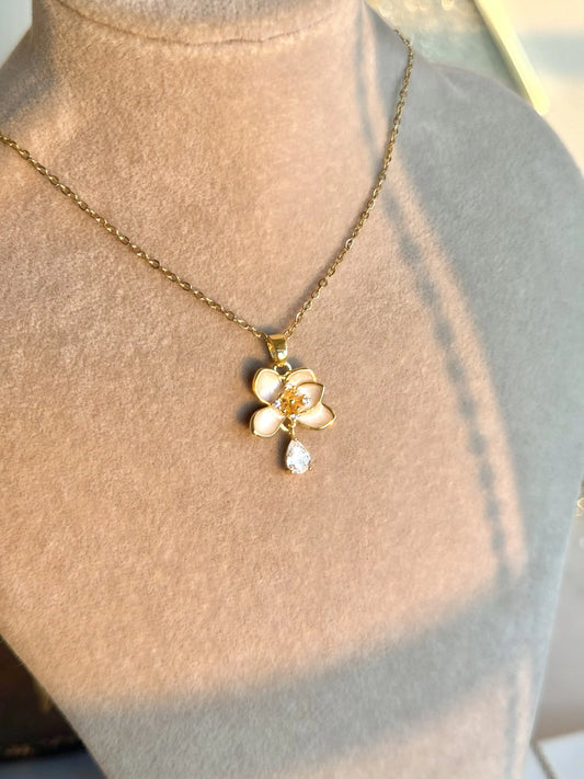 Taşlı Lotus Kolye