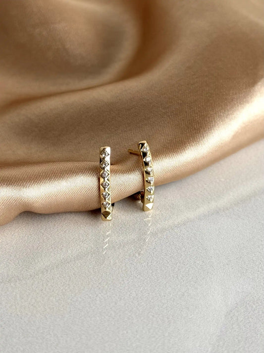 Üçgen Taşlı Küpe 14 Ayar Serisi