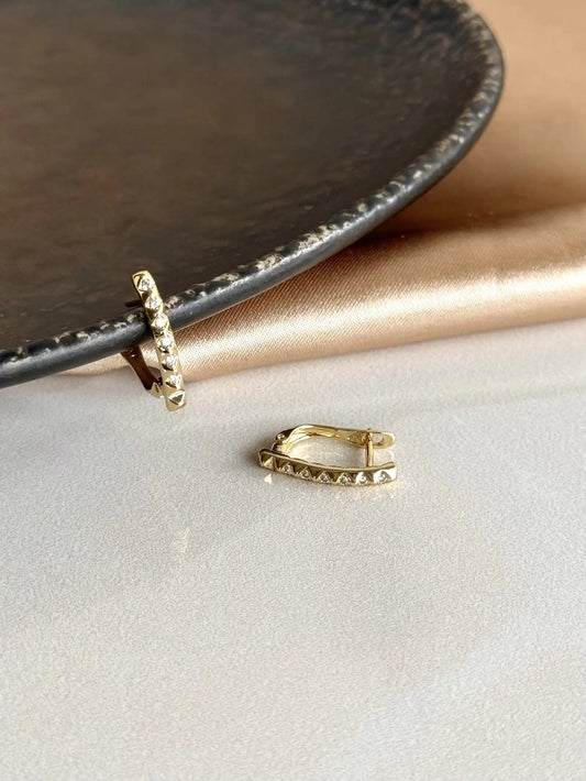 Üçgen Taşlı Küpe 14 Ayar Serisi