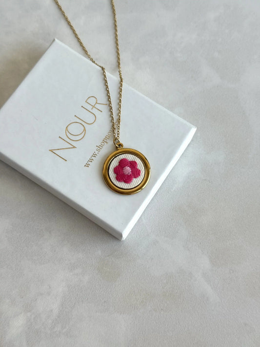 Pembe Papatya Etamin İşleme Kolye