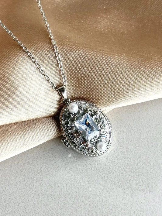 Gümüş Otantik Madalyon Kolye