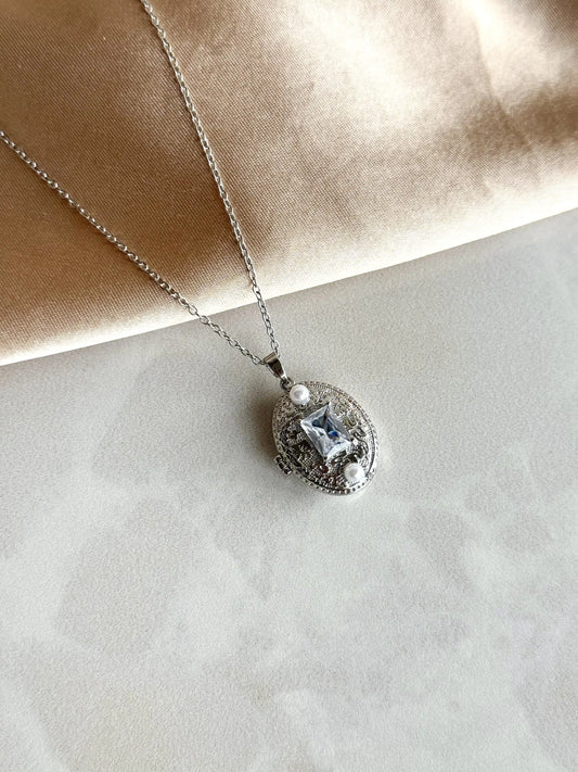 Gümüş Otantik Madalyon Kolye