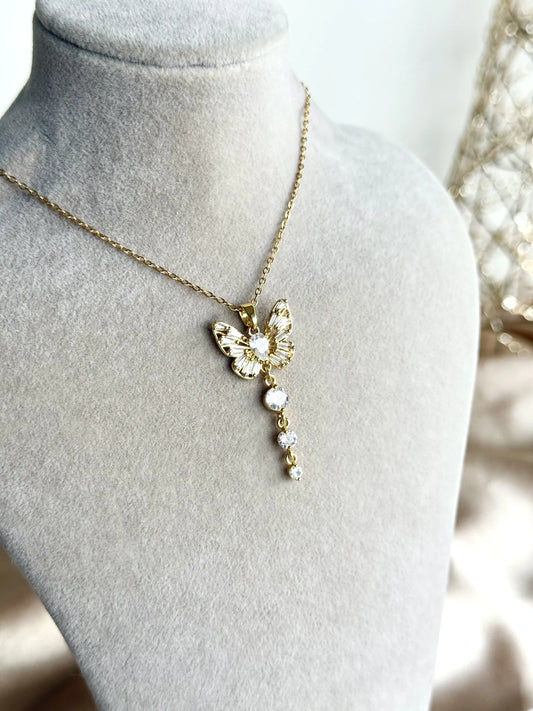 Kelebek Sallantılı Kolye