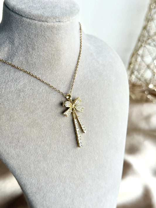 Kurdele Sallantılı Kolye