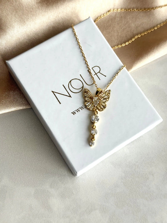 Kelebek Sallantılı Kolye