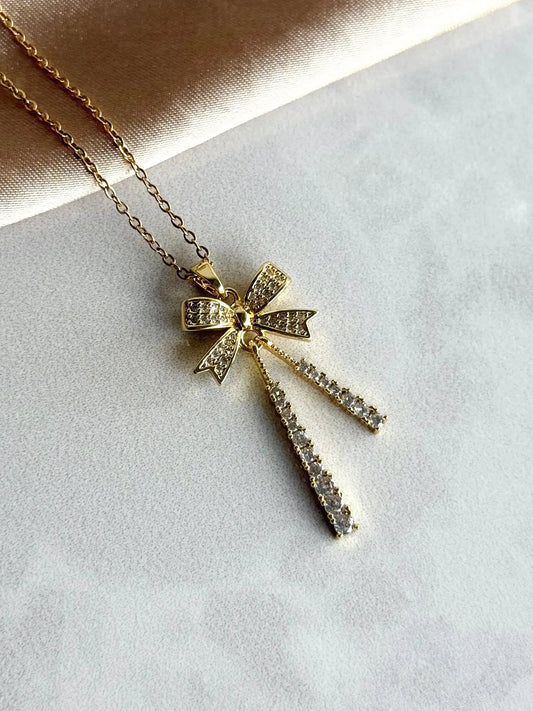 Kurdele Sallantılı Kolye