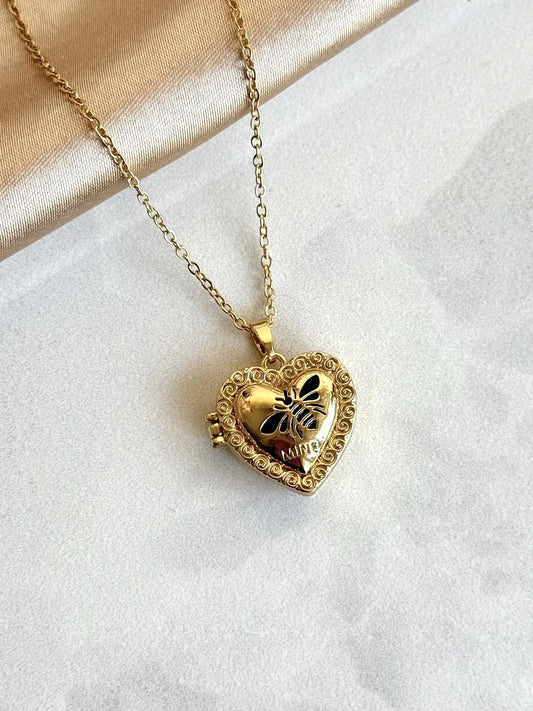 Arı Kalp Madalyon Kolye