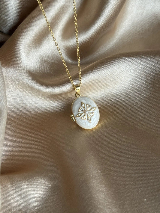 Beyaz İncili Yıldız Madalyon