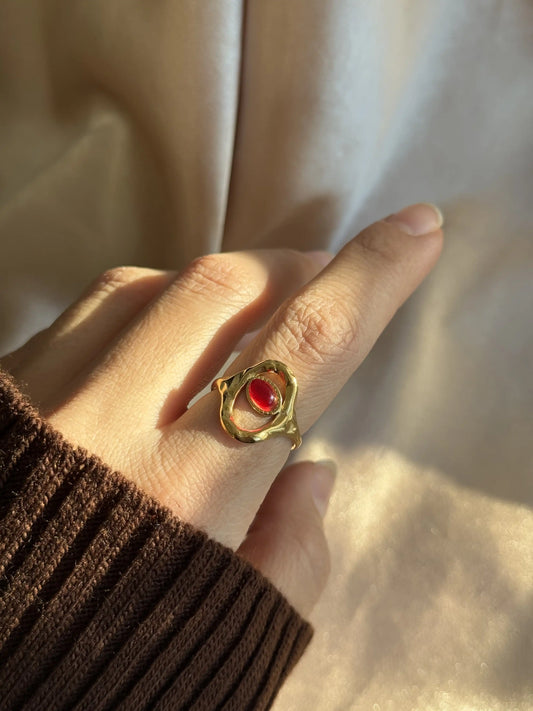 Çelik Kırmızı Taşlı Asimetrik Yüzük