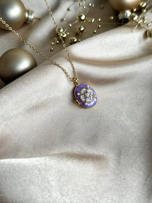 Mor Çiçek Madalyon Kolye