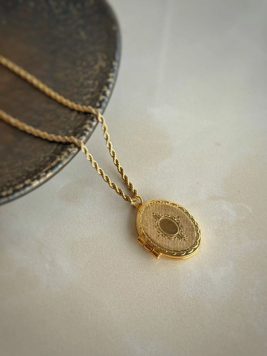 Fotoğraf konulabilen kolye modeli