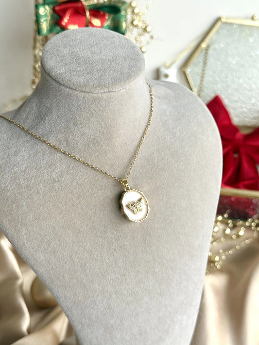 Beyaz Kelebek Madalyon Kolye