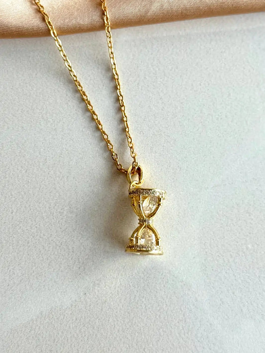Kum Saati Taşlı Kolye
