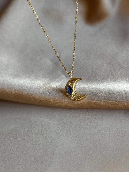 Safir Taşlı Hilal Kolye