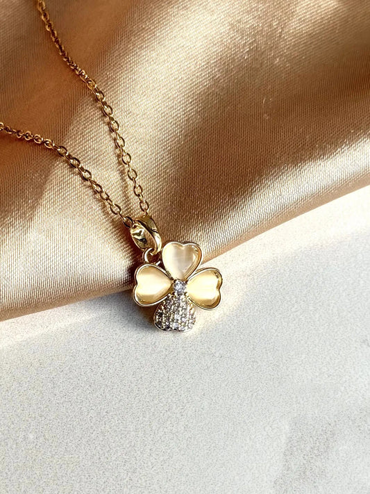 Taşlı Sedef Yonca Kolye